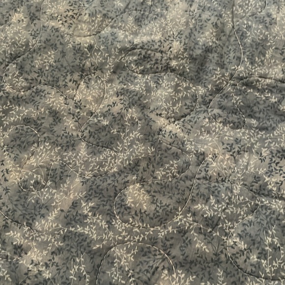 Beautiful Handmade Quilt 🛏️💜💙💚💛 - Picture 6 of 6